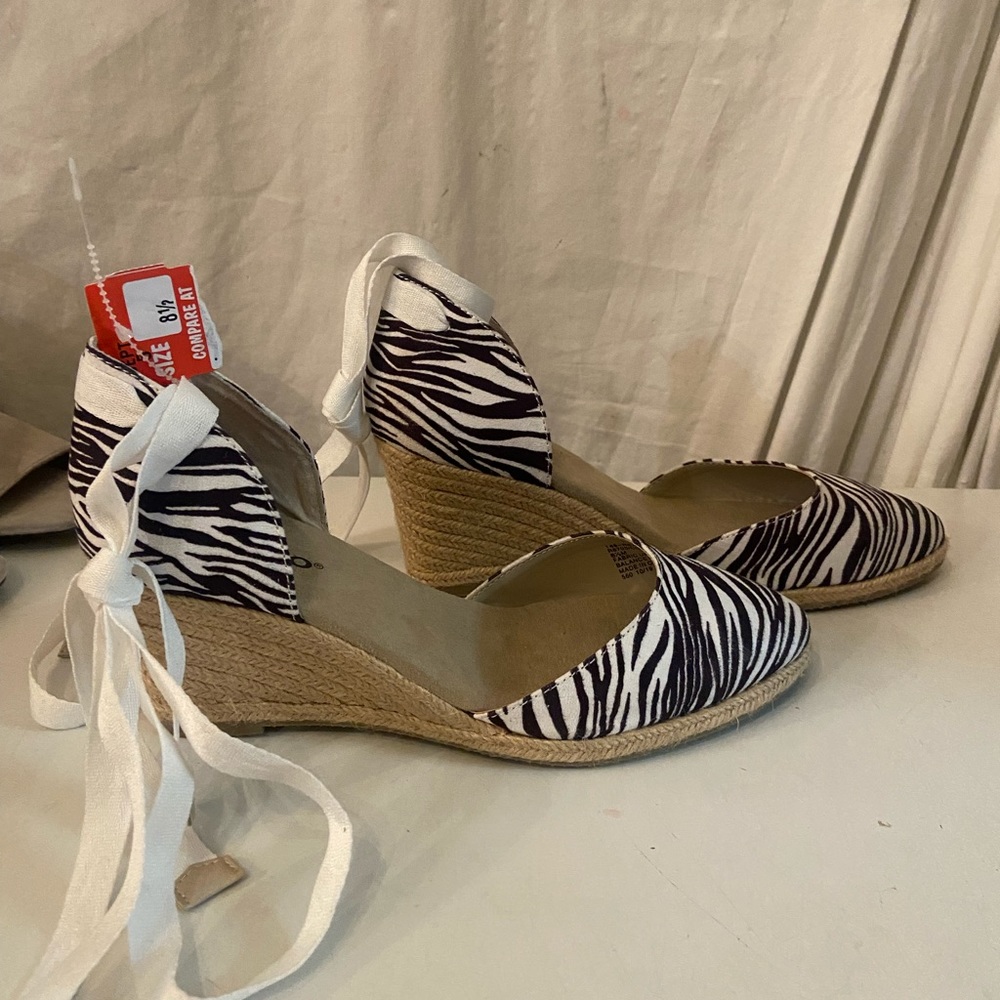 Rialto black & white stripe fabric  wedges with tie up ankles size 8.5 NWT
